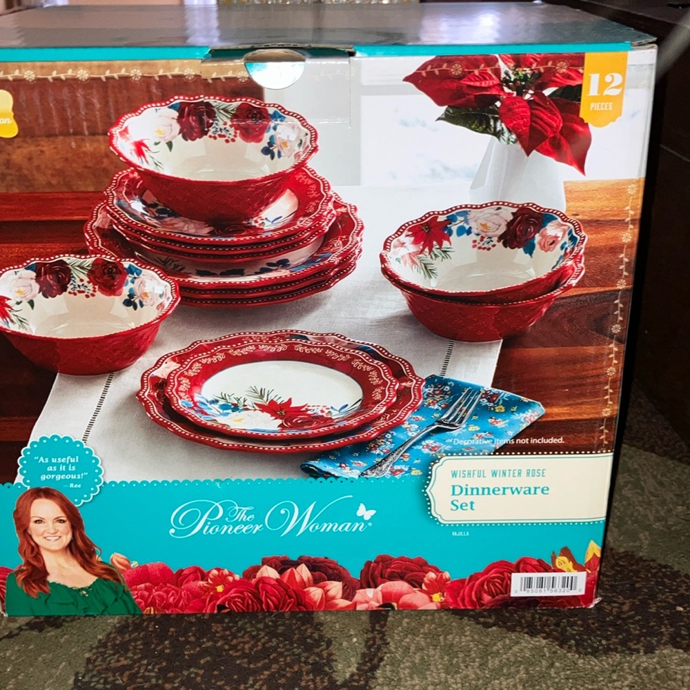 The Pioneer Woman Red Floral Dinnerware Set for Elegant Dining